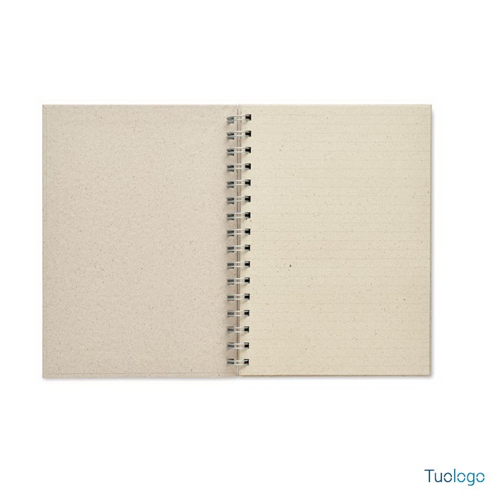 Blocnotes aperto su sfondo bianco