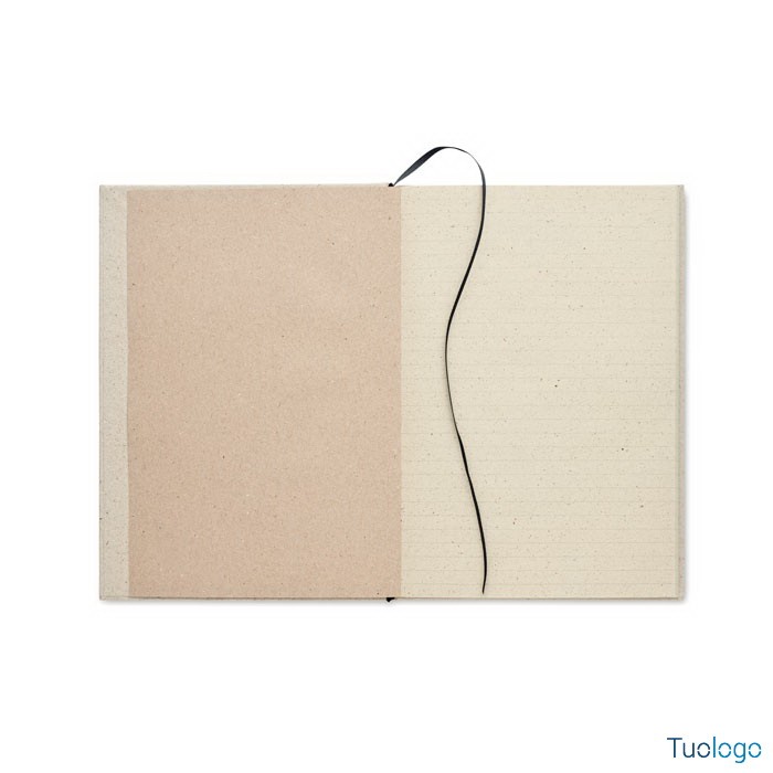 Blocnotes aperto con segnalibro nero, su sfondo bianco