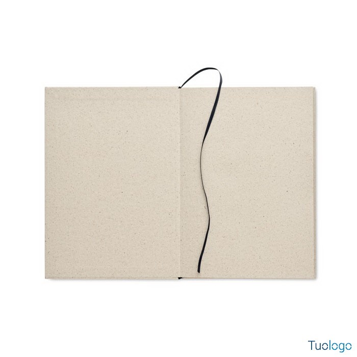 Blocnotes aperto con segnalibro nero, su sfondo bianco