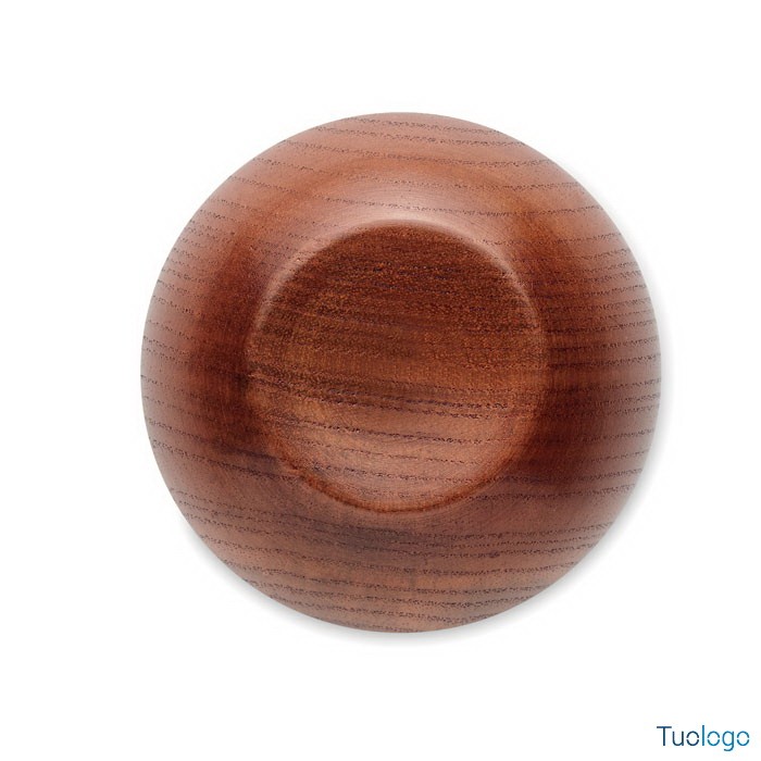 Fondo tazza in legno di quercia su sfondo bianco