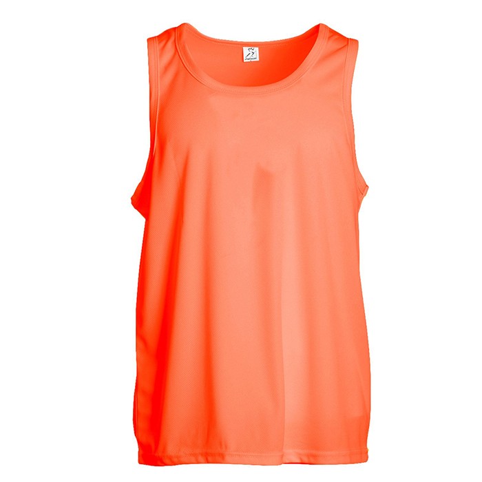 Canotta arancione su sfondo bianco