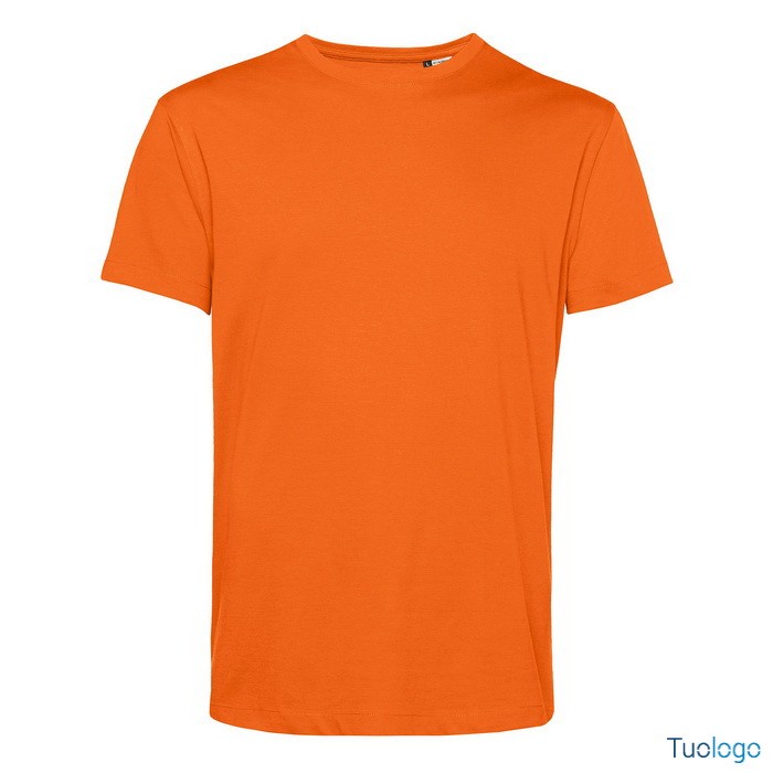 Tshirt maniche corte arancione su sfondo bianco