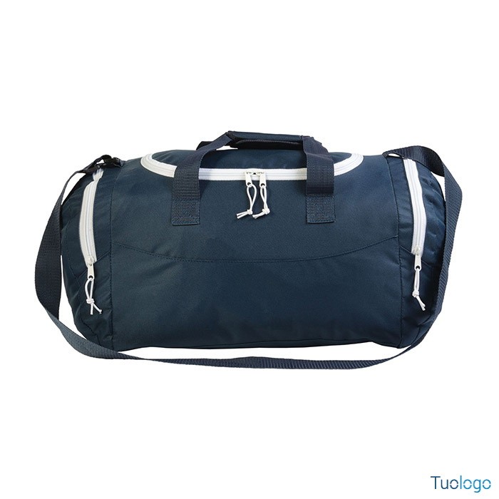 Borsone blu scuro con tre zip bianche e tracolla blu stesa sullo sfondo bianco, 2 manici blu uniti fra loro