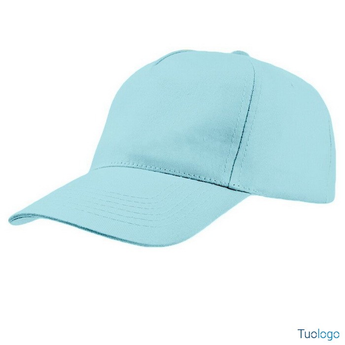 Cappellino cucito azzurro su sfondo bianco
