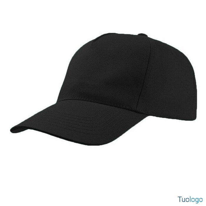 Cappellino cucito nero su sfondo bianco