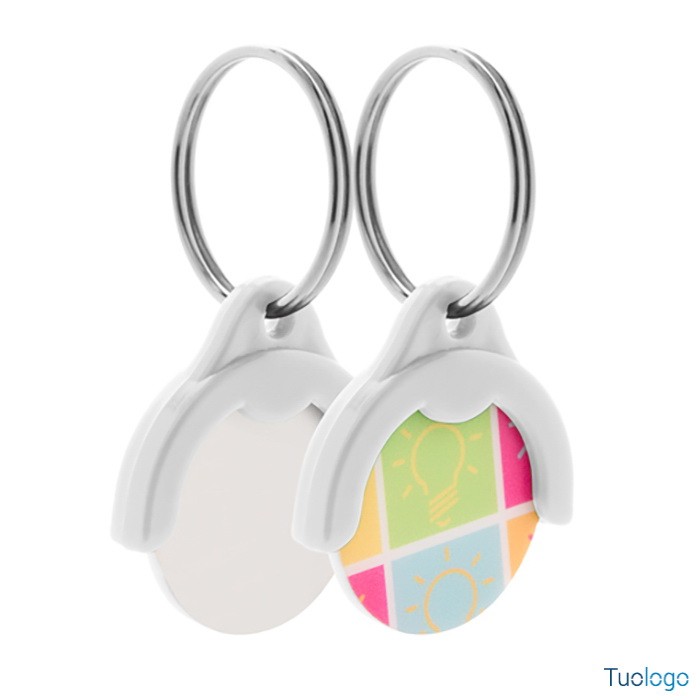 Portachiavi in plastica bianca con gettone e anello di metallo