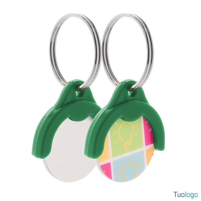 Portachiavi in plastica verde con gettone e anello di metallo
