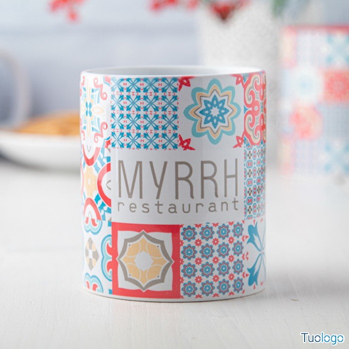 Tazza in ceramica bianca con logo