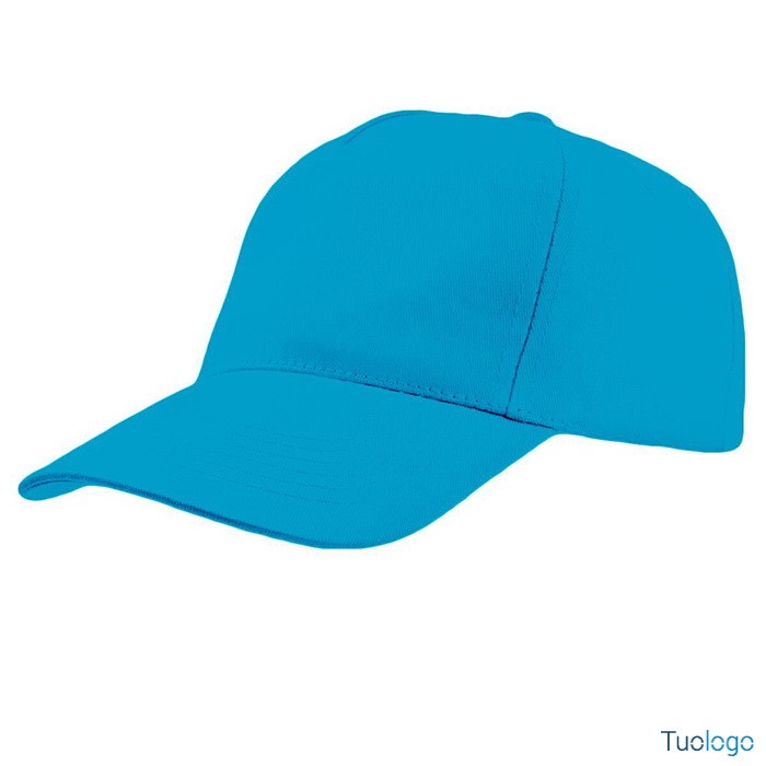 Cappellino azzurro su sfondo bianco