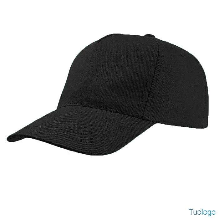 Cappellino nero su sfondo bianco