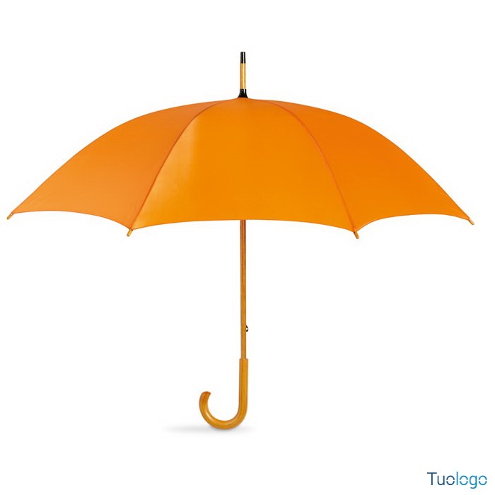 Ombrello, aperto, con manico in legno e telaio arancione, su sfondo bianco