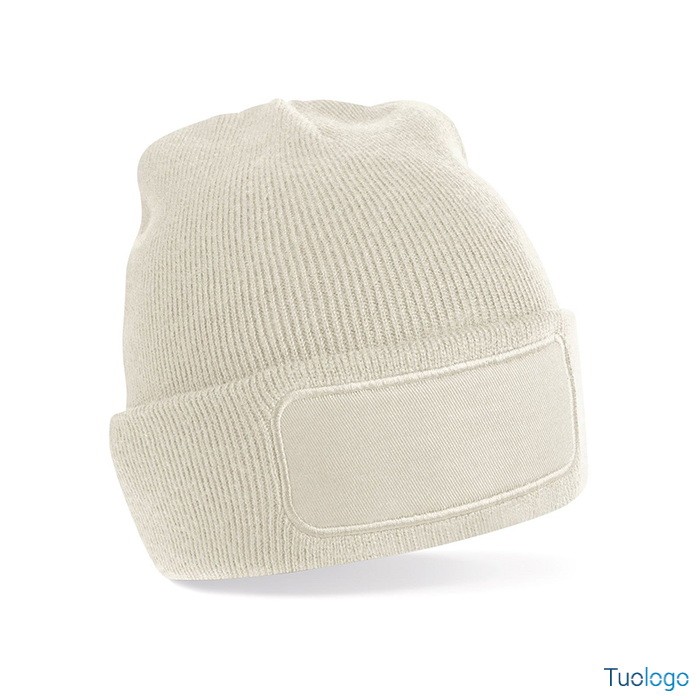 Cappellino rosso con risvolto in cotone e rettangolo per il logo applicato sulla fronte