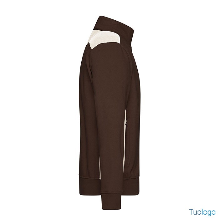 Dettaglio laterale felpa marrone con inserti bianchi e zip lunga
