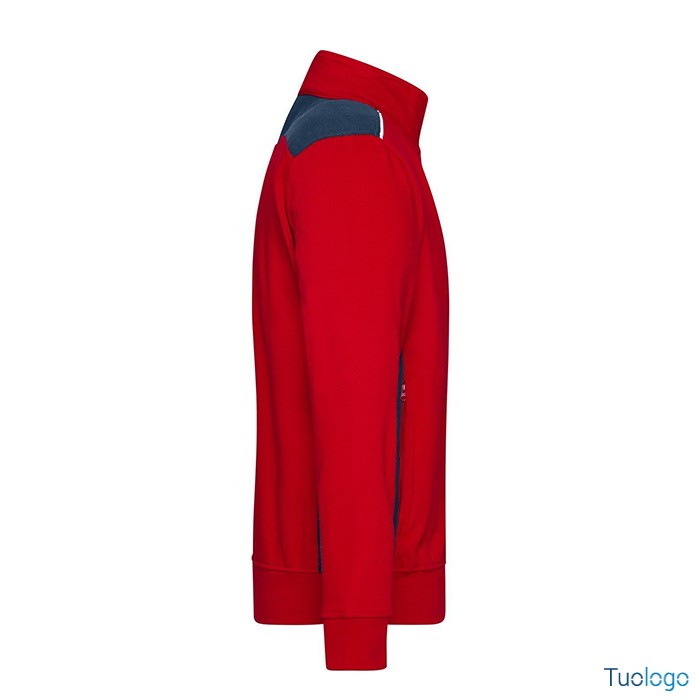 Dettaglio laterale felpa rossa con inserti blu e zip lunga