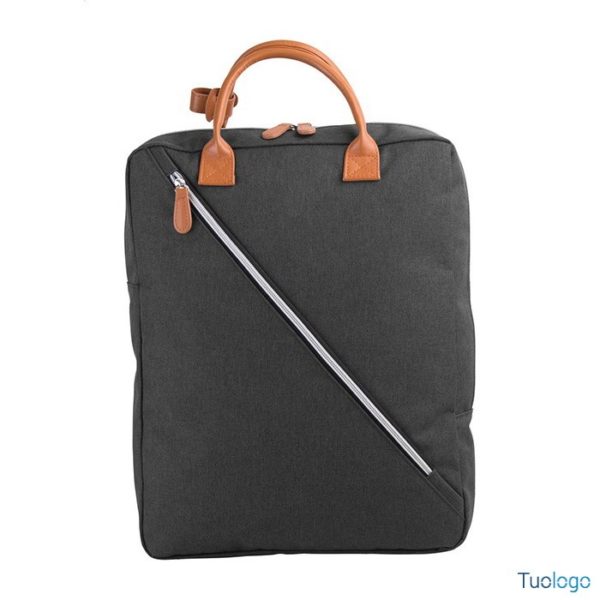 Zaino porta pc in poliestere con manici in similpelle e diversi scomparti con zip