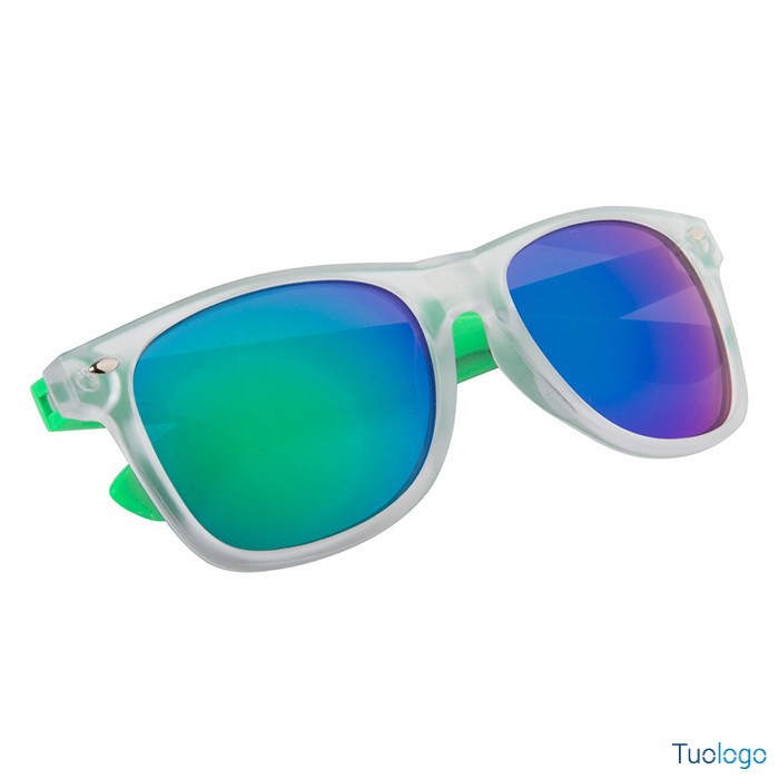 Occhiali da sole in plastica bianca con protezione e finitura opaca