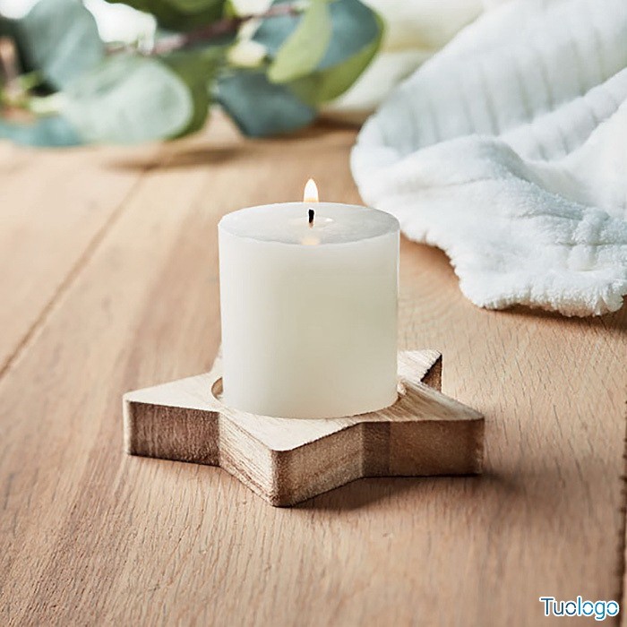 Candela con base in legno a forma di stella