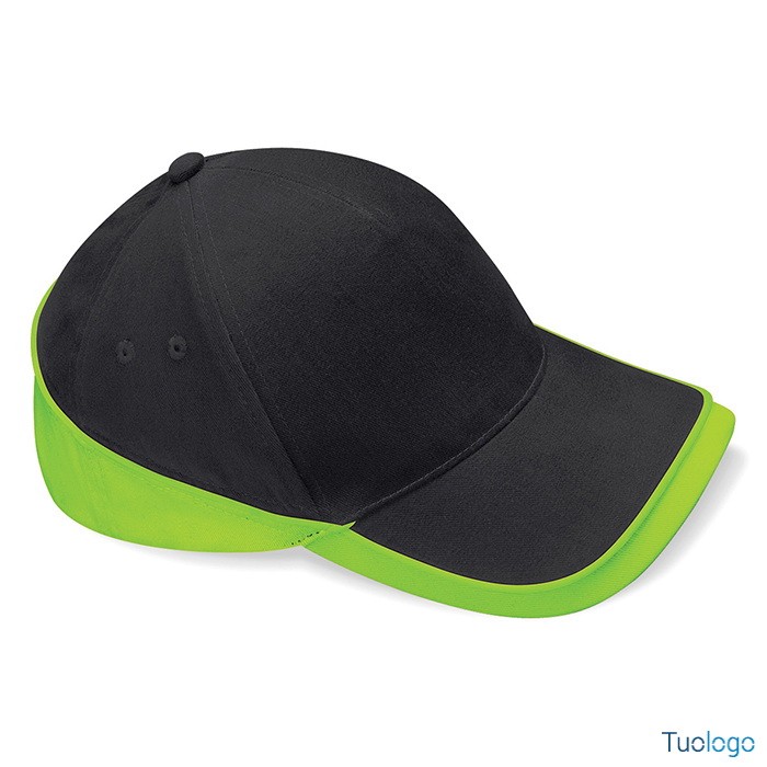 Cappellino con visiera a due colori nero e verde fluo diviso da linea verde fluo